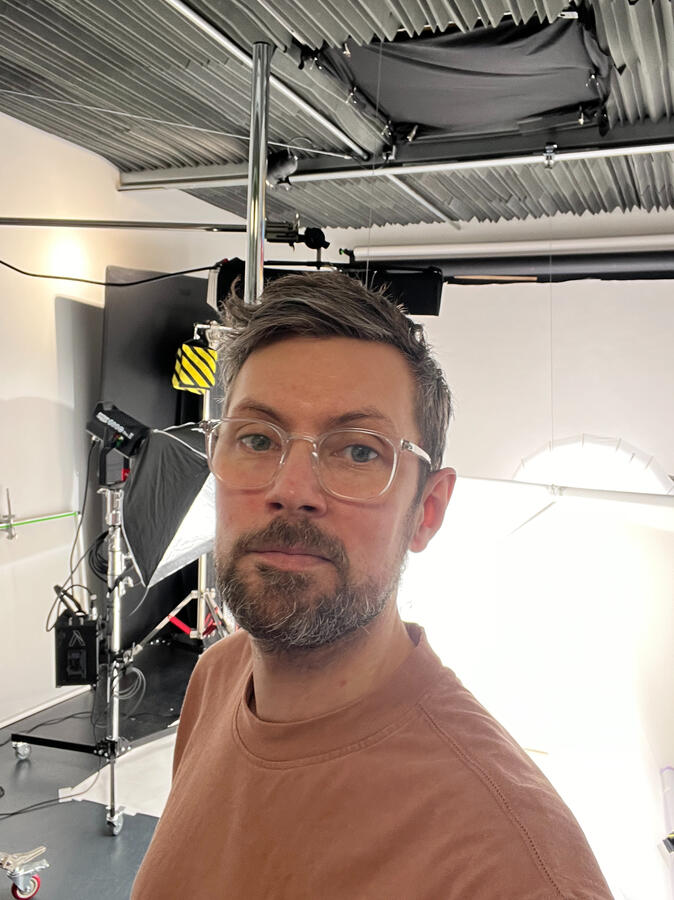 Équipe réduite en action pendant le tournage du clip Interlude